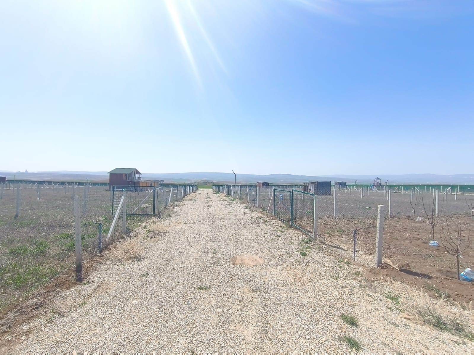 TEMELLİ ÜCRET KÖYÜNDE 255 METRE SATILIK HOBİ BAHÇESİ